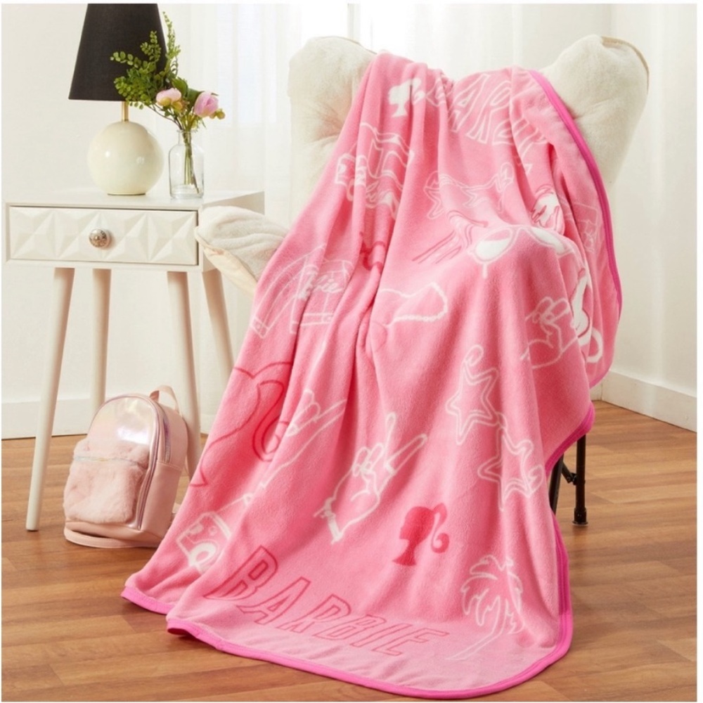 NWT Barbie Super Soft Throw Blanket/ Barbie Home Deco/ Pink Fuzzy Blanket